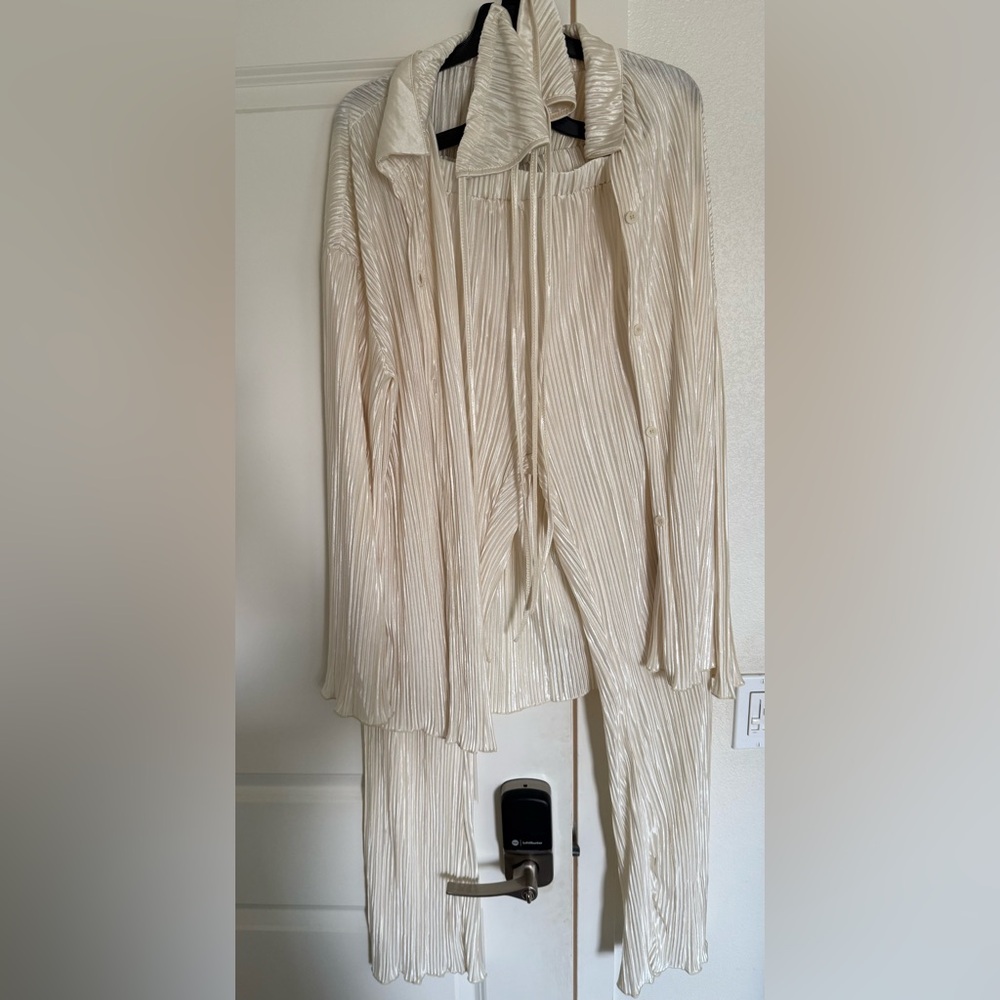 SHEIN Cream Pleated Two-Piece Set